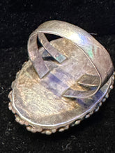 Load image into Gallery viewer, Vintage Turquoise Ring w/Twisted Bezel