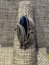 Load image into Gallery viewer, Vintage Nakai Sterling Silver Feather Onyx Ring