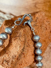 Load image into Gallery viewer, Sterling Silver American Indian Navajo Pearls necklace