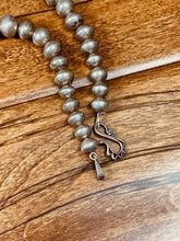Load image into Gallery viewer, Sterling Silver American Indian Navajo Pearls necklace