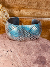 Load image into Gallery viewer, Old Pawn Sterling Silver 1" wide Cuff Bracelet with lines and hand stamping