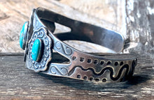Load image into Gallery viewer, 3 Turquoise Stone Cuff