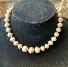 Load image into Gallery viewer, Navajo Pearls Choker Necklace