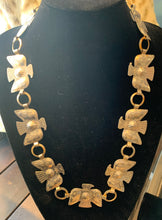 Load image into Gallery viewer, Thunderbird Conch Necklace