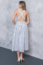 Load image into Gallery viewer, A printed poplin midi dress
