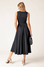 Load image into Gallery viewer, A solid woven midi dress
