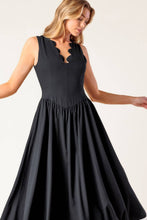 Load image into Gallery viewer, A solid woven midi dress
