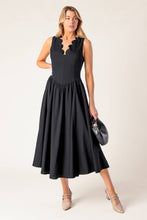 Load image into Gallery viewer, A solid woven midi dress
