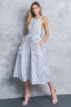 Load image into Gallery viewer, A printed poplin midi dress
