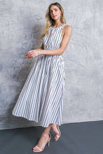 Load image into Gallery viewer, A printed poplin midi dress
