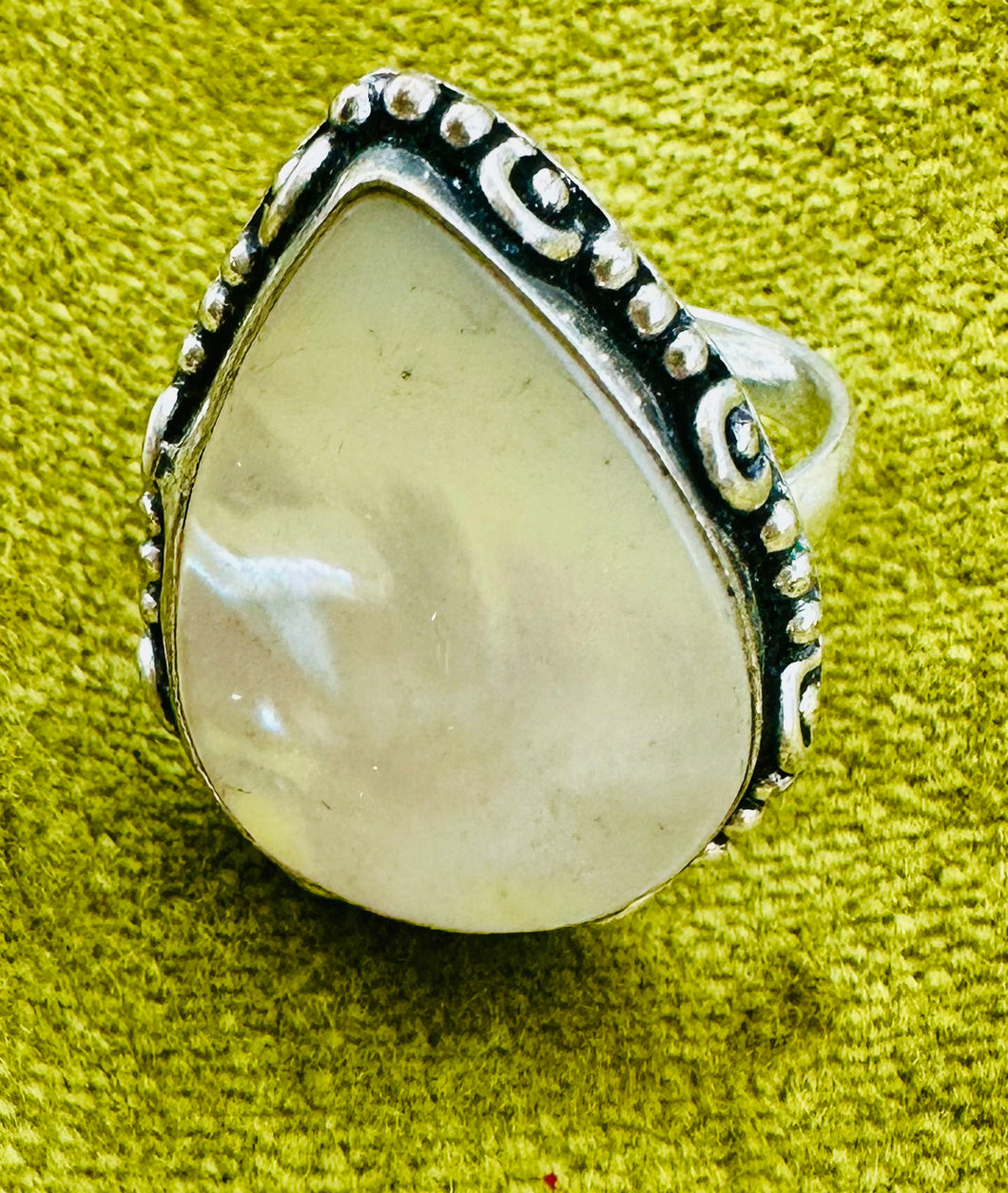 Vintage Mother of Pearl Teardrop Ring