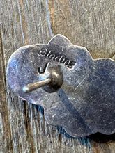 Load image into Gallery viewer, Vintage sterling silver flower earrings
