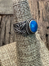 Load image into Gallery viewer, Vintage Navajo Turquoise w/leaf and flower detail Ring
