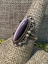 Load image into Gallery viewer, Vintage Purple Cat&#39;s Eye Ring
