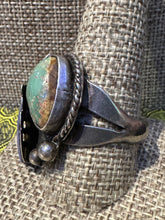 Load image into Gallery viewer, Vintage Navajo Sterling Turquoise Ring
