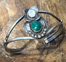 Load image into Gallery viewer, Vintage Malachite &amp; Mother of Pearl Cuff
