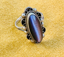 Load image into Gallery viewer, Vintage Purple Cat&#39;s Eye Ring
