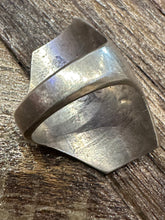 Load image into Gallery viewer, Zuni Turquoise &amp; Mother of Pearl Ring
