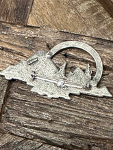 Load image into Gallery viewer, Vintage Coyote Brooch
