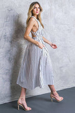 Load image into Gallery viewer, A printed poplin midi dress
