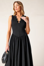 Load image into Gallery viewer, A solid woven midi dress
