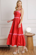 Load image into Gallery viewer, A solid woven midi dress
