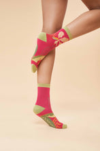 Load image into Gallery viewer, Delicate Tropical Ankle Socks - Dark Rose
