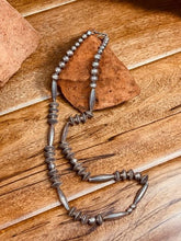 Load image into Gallery viewer, Old Pawn Navajo American Indian Navajo Pearl and Bench Beads necklace
