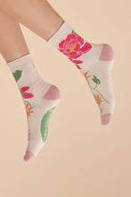 Load image into Gallery viewer, Tropical Flora Ankle Socks - Coconut
