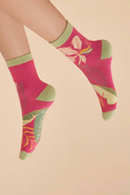 Load image into Gallery viewer, Delicate Tropical Ankle Socks - Dark Rose
