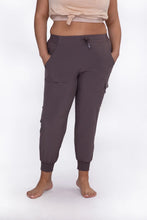 Load image into Gallery viewer, CURVY High-Waisted Capri Active Joggers with Pockets
