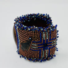 Load image into Gallery viewer, Beaded Cuff with Agate Cabochon
