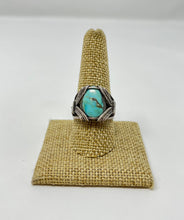 Load image into Gallery viewer, Unique Wire Band w/ Turquoise Stone
