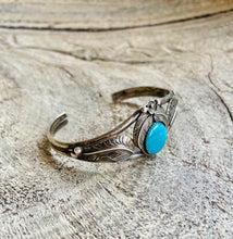 Load image into Gallery viewer, Navajo Turquoise Cuff
